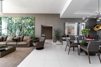 15901 Collins Ave in Sunny Isles Beach, FL - Foto de edificio - Building Photo