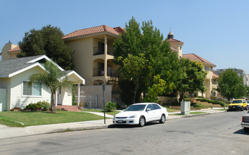 451 Hawthorne St in Glendale, CA - Building Photo - Building Photo