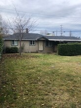 547-R547 Mary St in Medford, OR - Building Photo - Building Photo