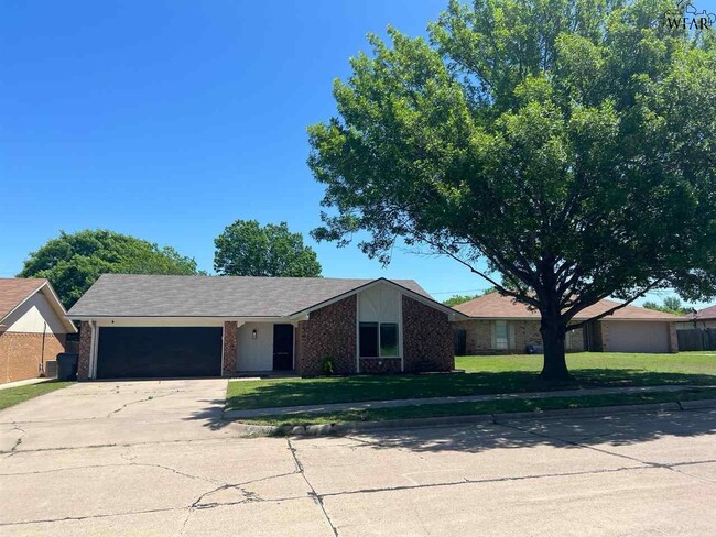 property at 6 Anita Ln