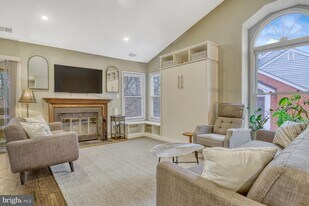 7598 Lakeside Village Dr in Falls Church, VA - Building Photo