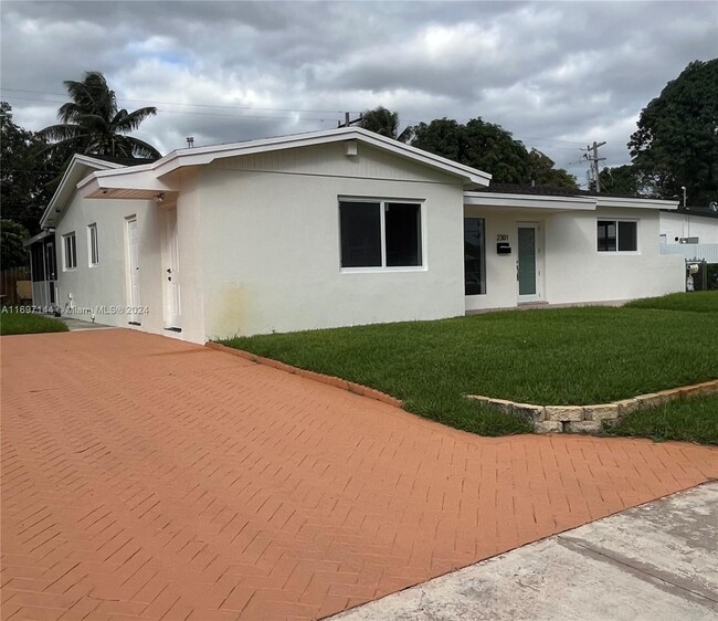 2301 NW 191st St in Miami Gardens, FL - Foto de edificio - Building Photo