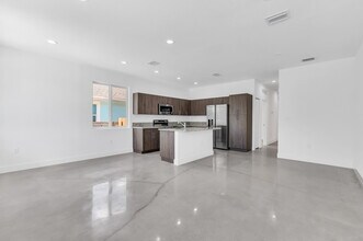 642 NW 15th Ave in Fort Lauderdale, FL - Building Photo - Building Photo
