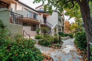 24135 Del Monte Dr. in Santa Clarita, CA - Building Photo