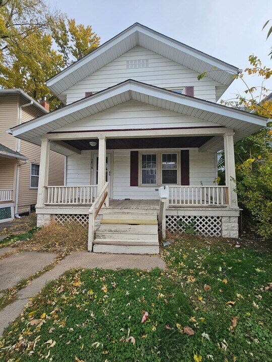 1819 Grand Ave in Davenport, IA - Building Photo