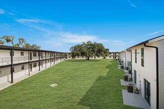 Zurqui on Chateau in Houma, LA - Building Photo - Building Photo