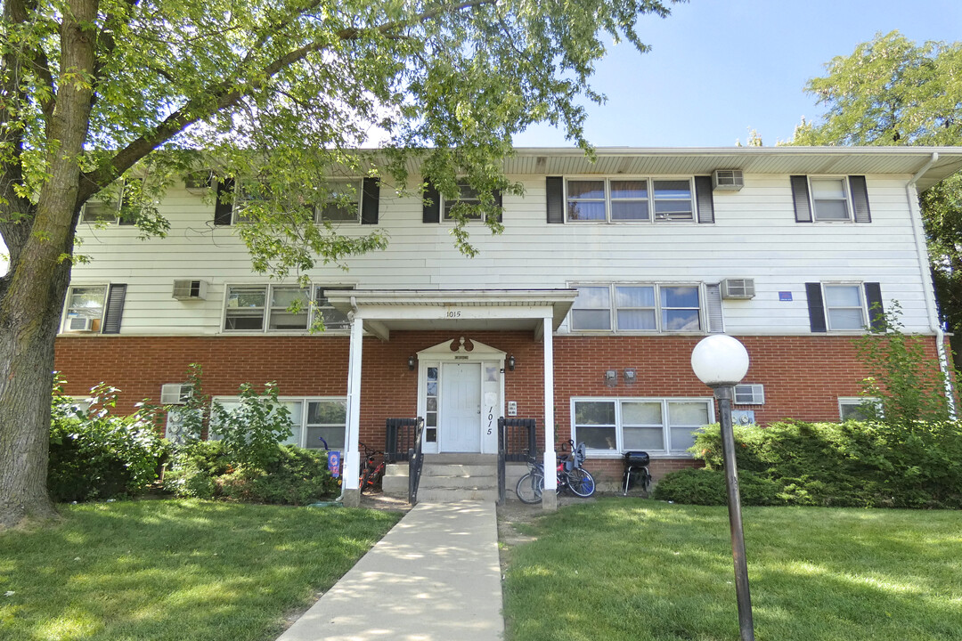 Indian Creek Apartments in Aurora, IL - Building Photo