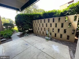6139 Leesburg Pike in Falls Church, VA - Building Photo