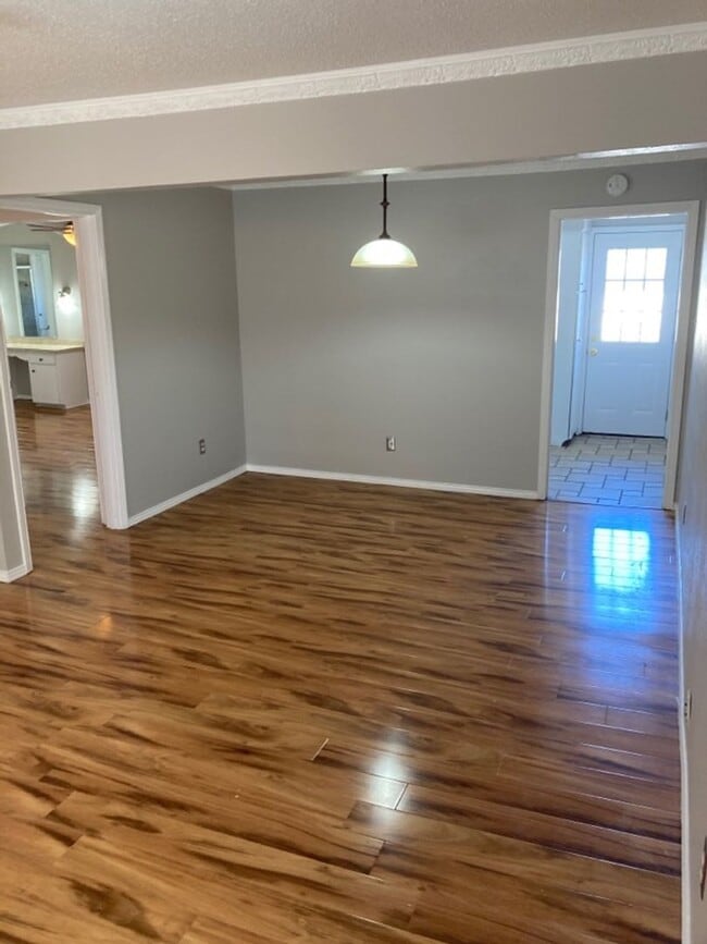 property at 5817 Sandhurst Ln