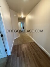 1983 Cedar Brook Dr in Eugene, OR - Building Photo - Building Photo