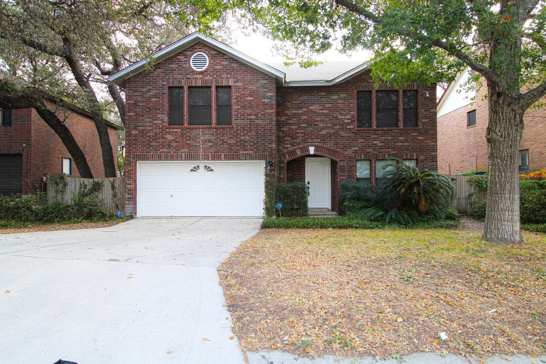 14018 N Hills Village Dr in San Antonio, TX - Building Photo