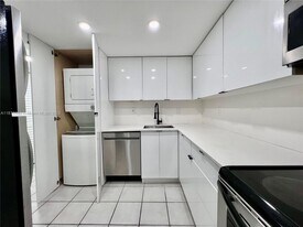 805 SW 30th St in Fort Lauderdale, FL - Building Photo