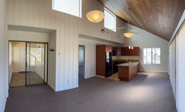 550 Lighthouse Ave in Monterey, CA - Building Photo - Building Photo