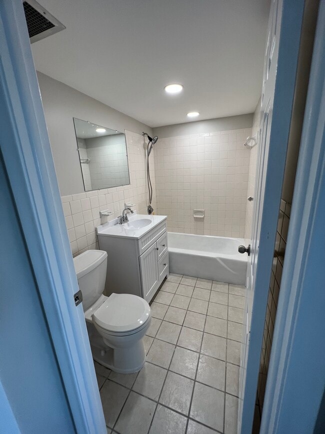 1320 Berlin Tpke, Unit 524 in Wethersfield, CT - Building Photo - Building Photo