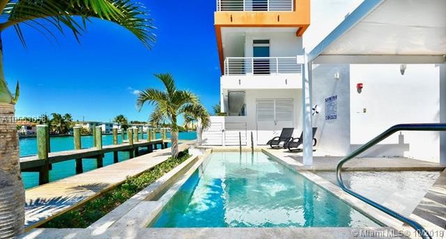 7700 Tatum Waterway Dr-Unit -201 in Miami Beach, FL - Building Photo