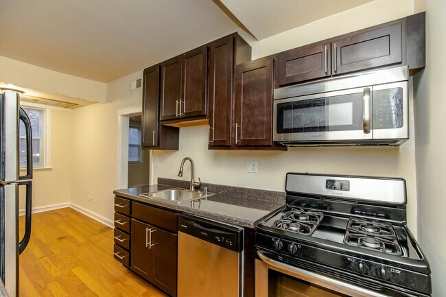 3402 W Berteau Ave-Unit -3402-G in Chicago, IL - Building Photo - Building Photo