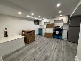 85 East Avenue S in Hamilton, ON - Building Photo