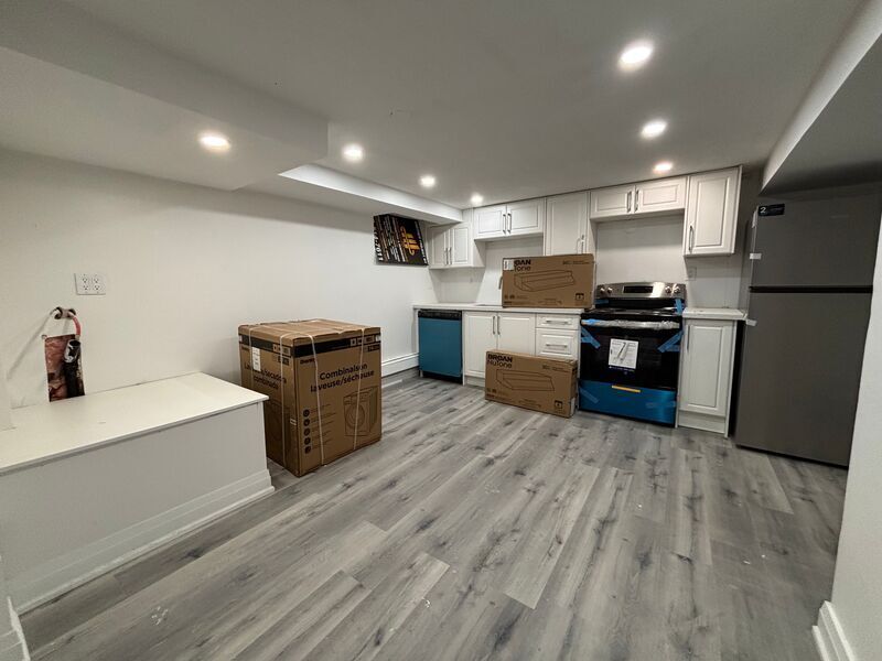 85 East Avenue S in Hamilton, ON - Building Photo