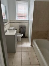 5048 Gainor Rd, Unit 2 in Philadelphia, PA - Foto de edificio - Building Photo