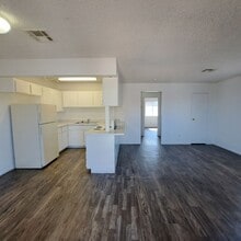 147 Westminster Way in Henderson, NV - Building Photo - Building Photo