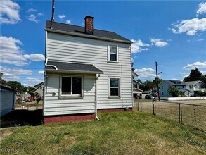 323 Belden Ave NE in Canton, OH - Building Photo - Building Photo