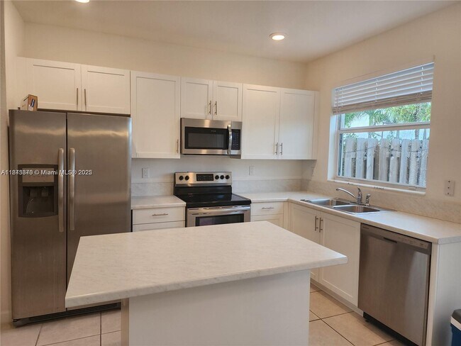 1471 SE 26th Rd in Homestead, FL - Building Photo - Building Photo
