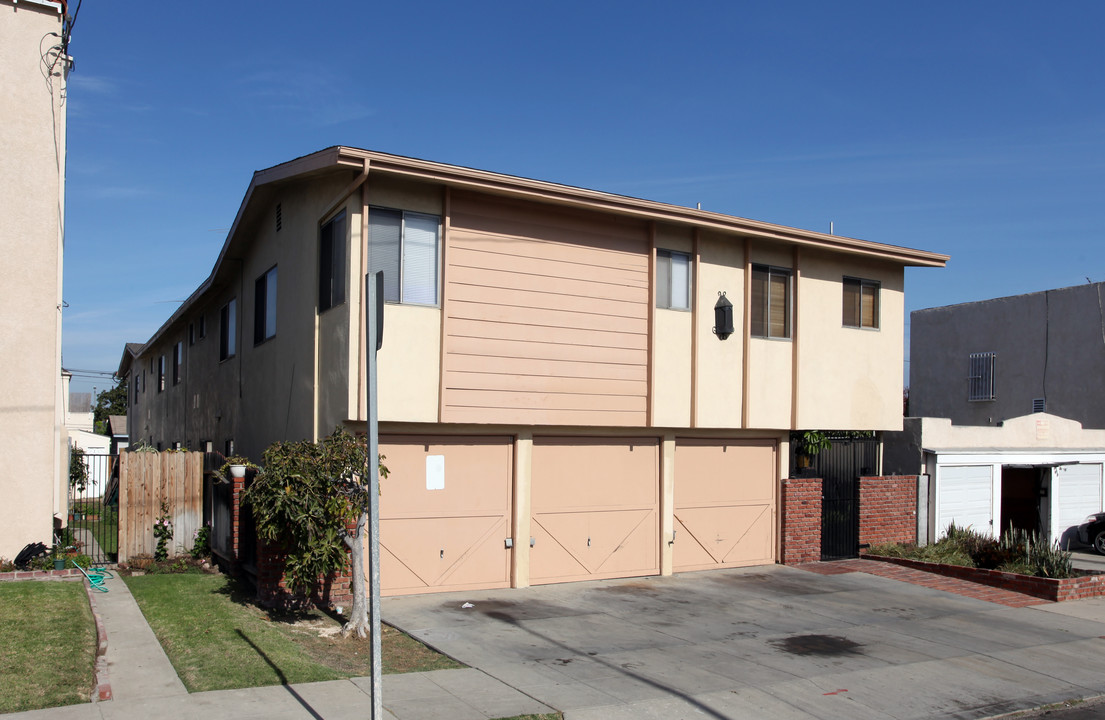 3921 E Mayfield St in Long Beach, CA - Foto de edificio