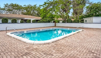 Brisa Apartment Homes in Sunrise, FL - Building Photo