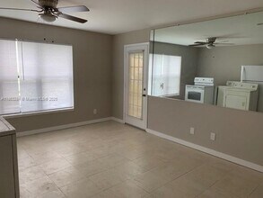4000 NW 87th Ave in Sunrise, FL - Building Photo - Building Photo