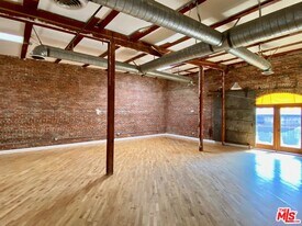 726 S Santa Fe Ave in Los Angeles, CA - Building Photo