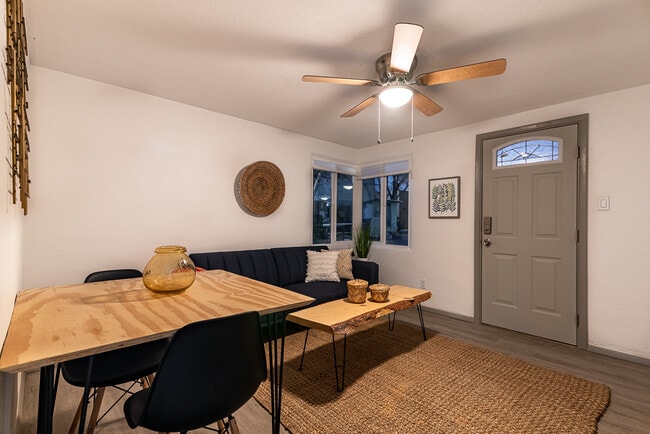 221 Girard Blvd SE, Unit Casita in Albuquerque, NM - Building Photo - Building Photo