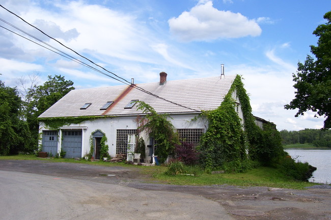 below unit parameter in Athens, NY - Building Photo - Building Photo