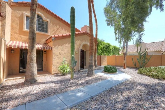 Las Hadas Villas in Scottsdale, AZ - Foto de edificio