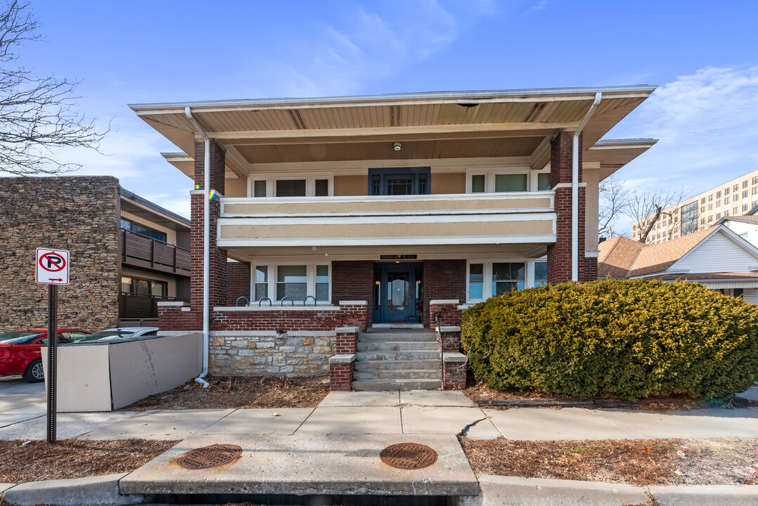 Brookside Plaza Apartments in Kansas City, MO - Foto de edificio