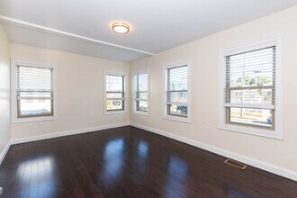 39 Harvard St, Unit 1 in Medford, MA - Foto de edificio - Building Photo