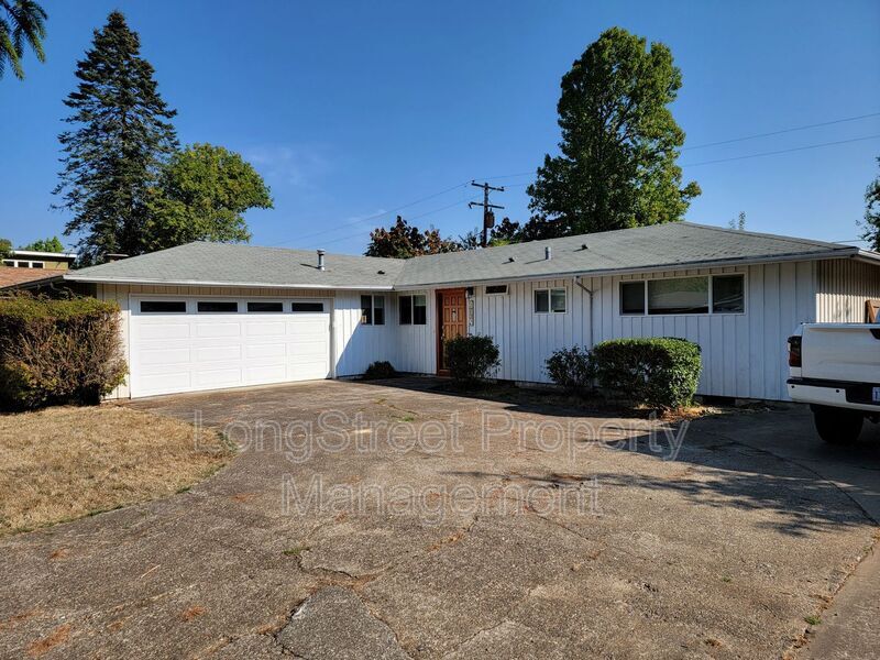 1735 NW 29th St in Corvallis, OR - Building Photo