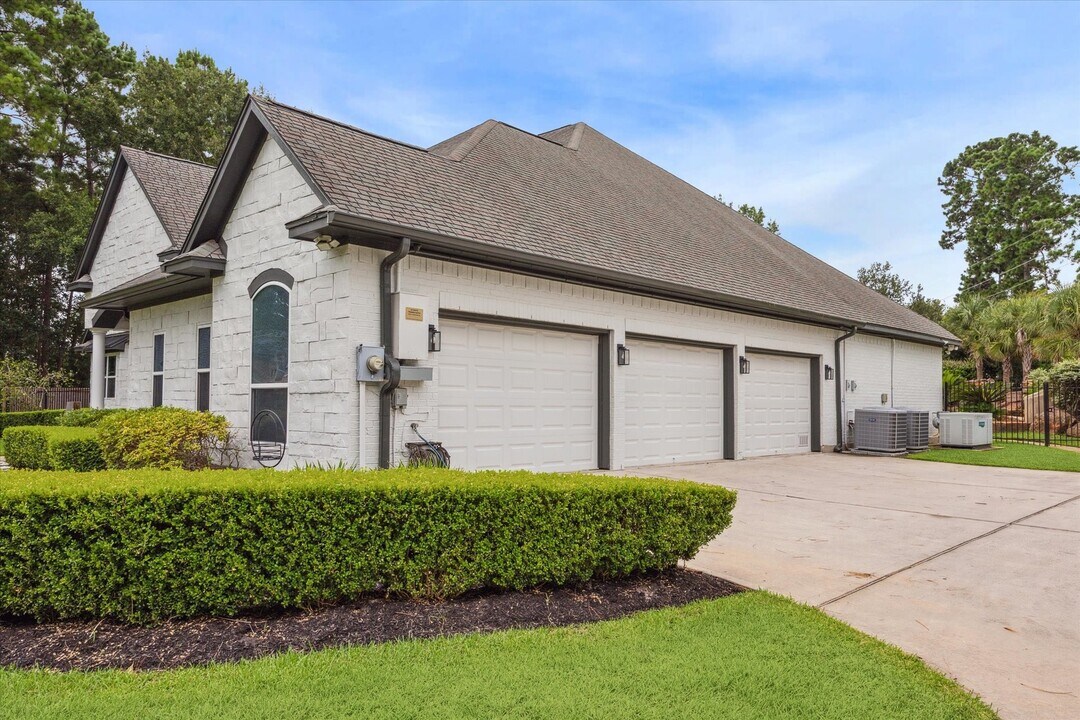 7811 Bent Green Ln in Spring, TX - Foto de edificio