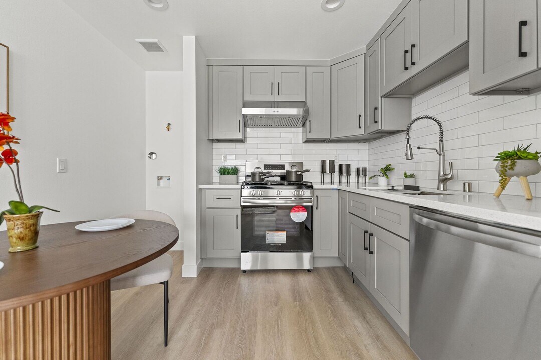 600 S Brookhurst Rd in Fullerton, CA - Building Photo