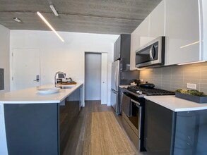 825 W Sheridan Rd in Chicago, IL - Building Photo - Building Photo
