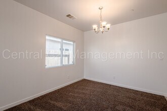 2607 Ricki Jeanne Ave in Bakersfield, CA - Building Photo - Building Photo