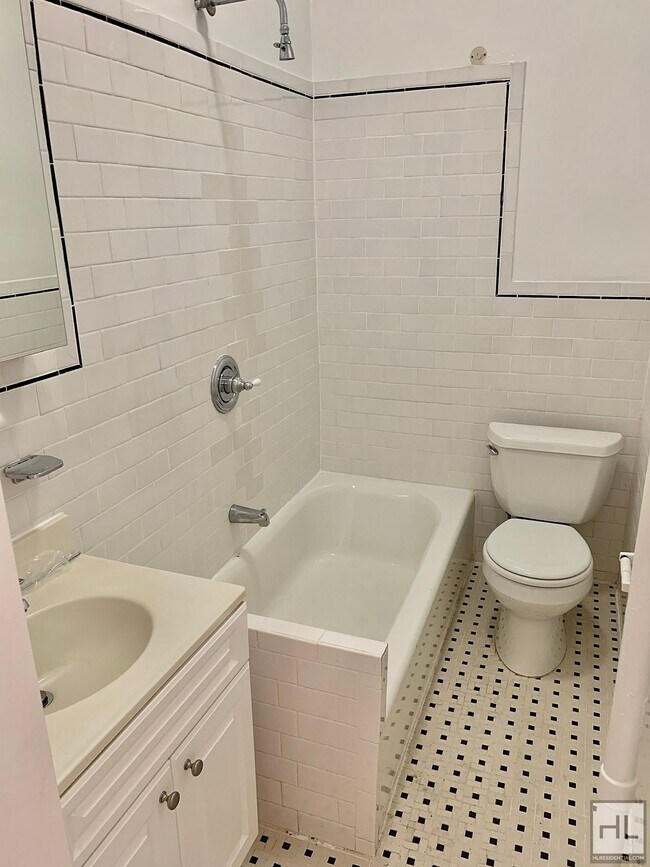 WEST 72 STREET, Unit 5K in New York, NY - Building Photo - Building Photo