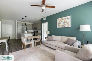 1431 Dixie Hwy in Park Hills, KY - Building Photo