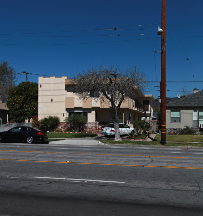 1611 W Victory Blvd in Burbank, CA - Foto de edificio - Building Photo