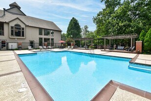 Park Laureate Apartment Homes in Louisville, KY - Building Photo