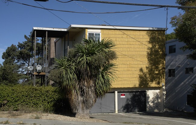5811-5813 Hillcrest Rd in San Pablo, CA - Foto de edificio - Building Photo