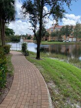 23560 Walden Center Dr, Unit 305 in Bonita Springs, FL - Foto de edificio - Building Photo