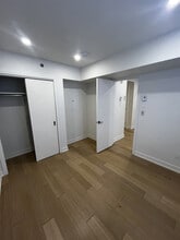 1 Glenmore Rue in Hampstead, QC - Building Photo - Building Photo