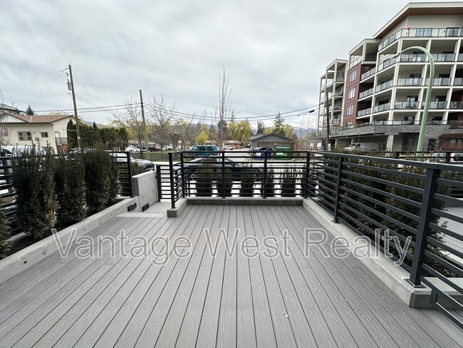 3801-3801 Capozzi Rd in Kelowna, BC - Building Photo - Building Photo