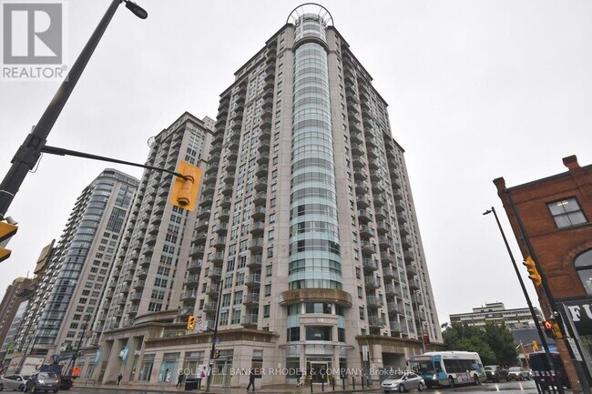 200-1200 Rideau St
