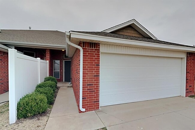 3609 Galatian Way in Yukon, OK - Building Photo - Building Photo